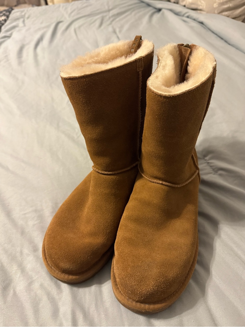 Women’s Ugg Classic Short II zip Shearling-Lined Suede Boots - Chestnut Sz 10